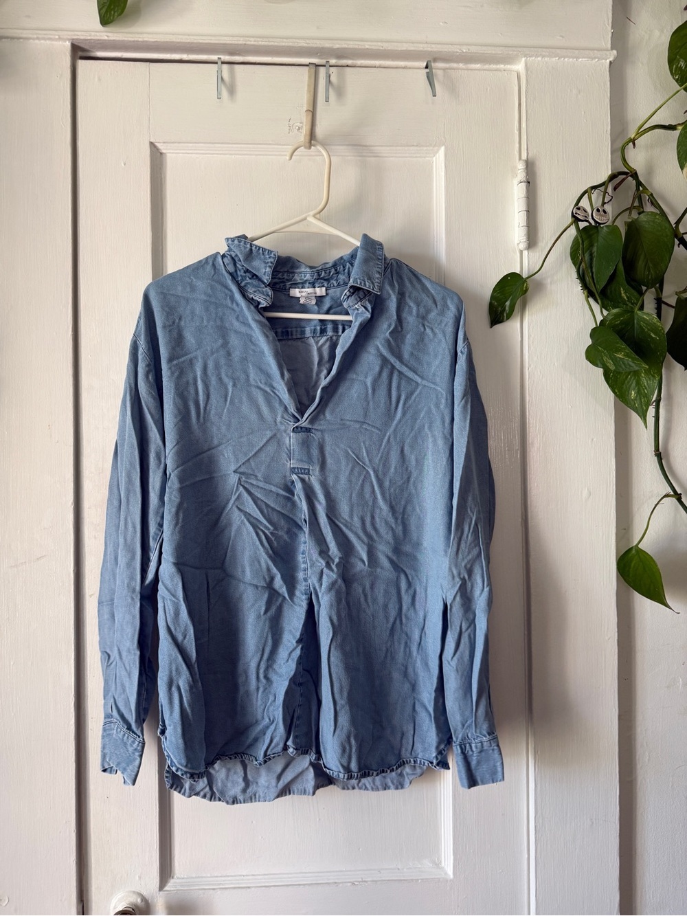 Daily Ritual Light Blue Chambray Shirt Collar Detail